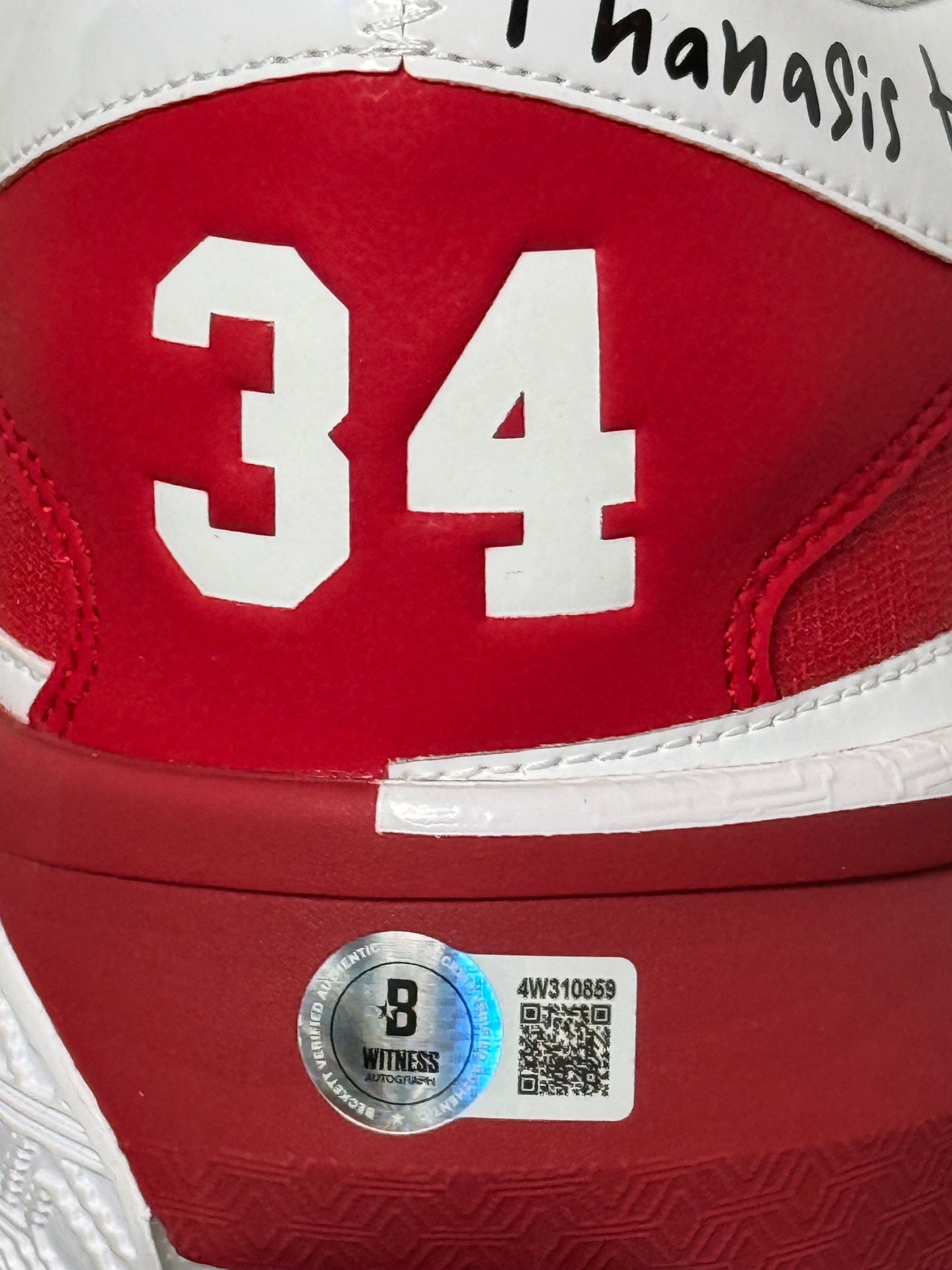 Chaussure Droite signee par Giannis Antetokounmpo certifiee par Beckett authentic-signatures