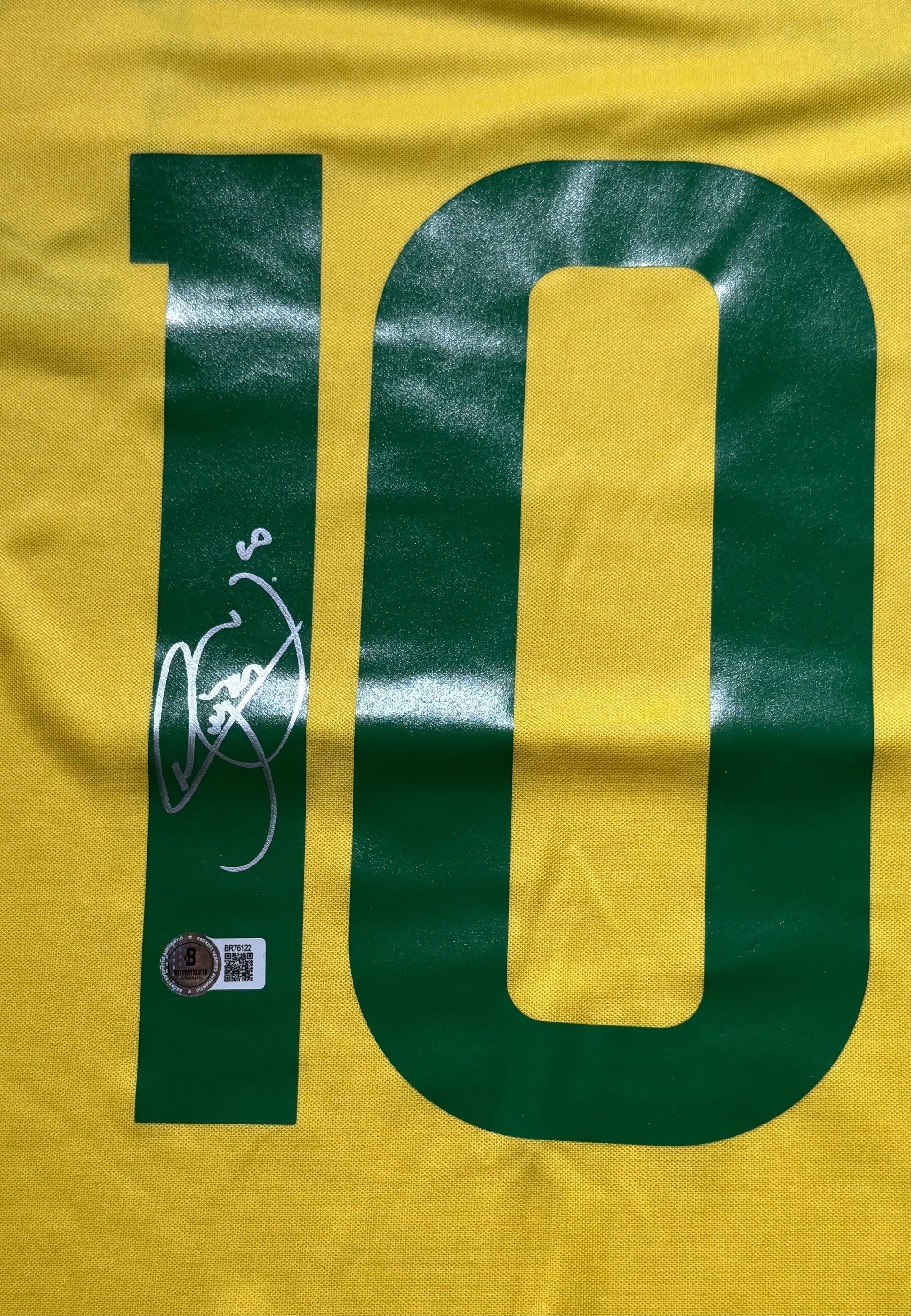 Maillot Domicile Equipe du Bresil Edition Coupe du Monde 2018 signe par Neymar et Certifie par Beckett authentic-signatures