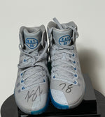 Paire de Chaussures signée par Karl Anthony Towns certifiee par JSA authentic-signatures