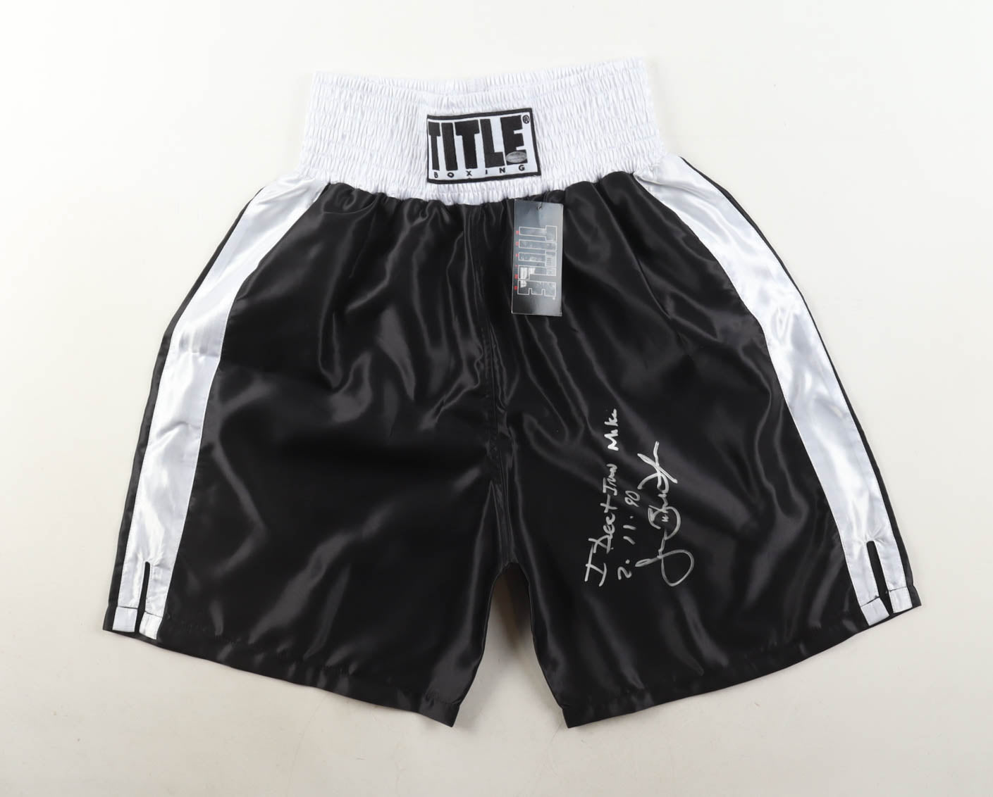 "I DEFEAT IRON MIKE 2-11-90" Shorts signé par James"Buster"Dougles et certifié par Schwartz authentic-signatures