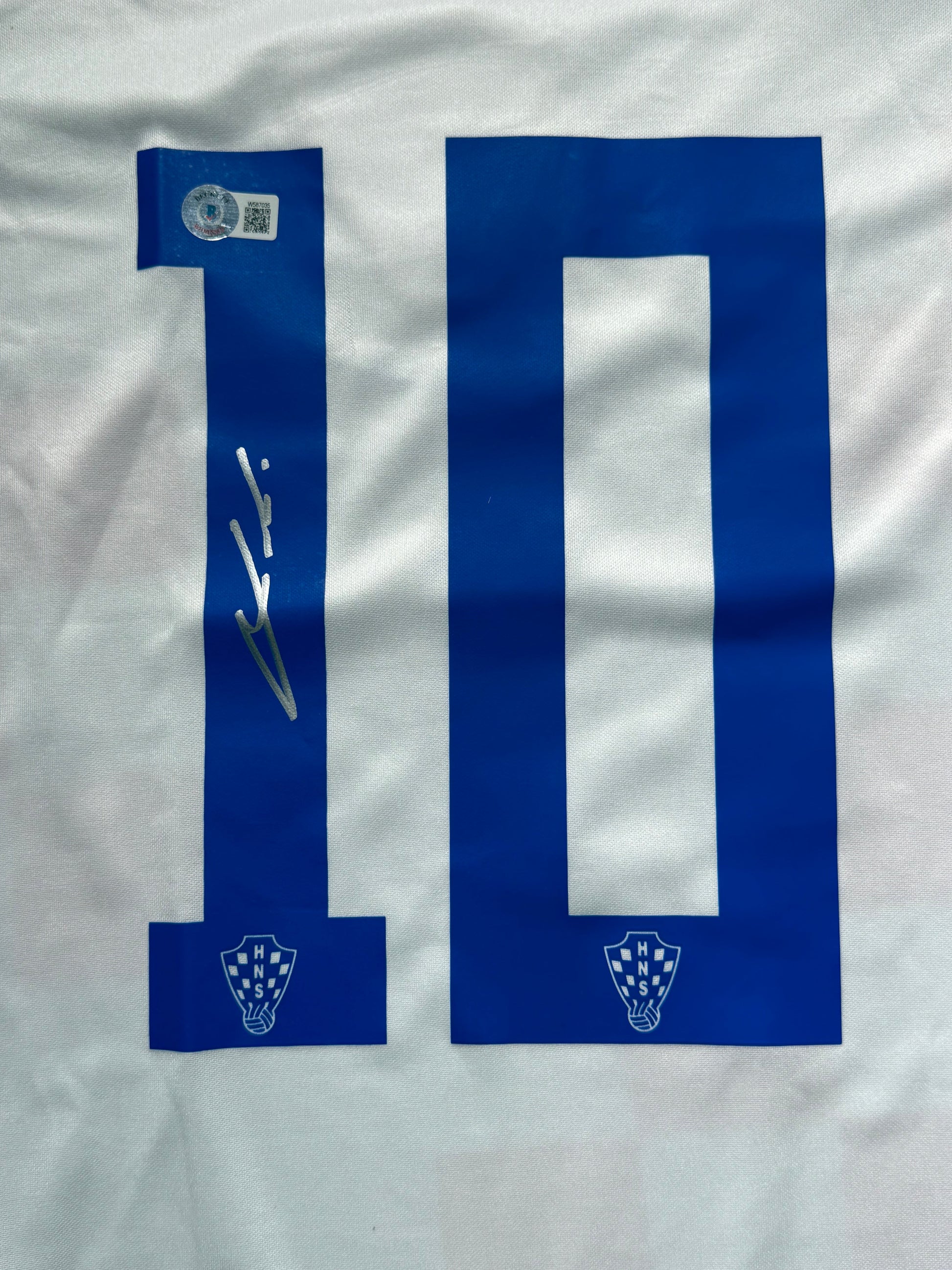 Maillot Domicile Edition Coupe du Monde 2022 Equipe de Croatie signe par Luka Modric et Certifie par Beckett authentic-signatures