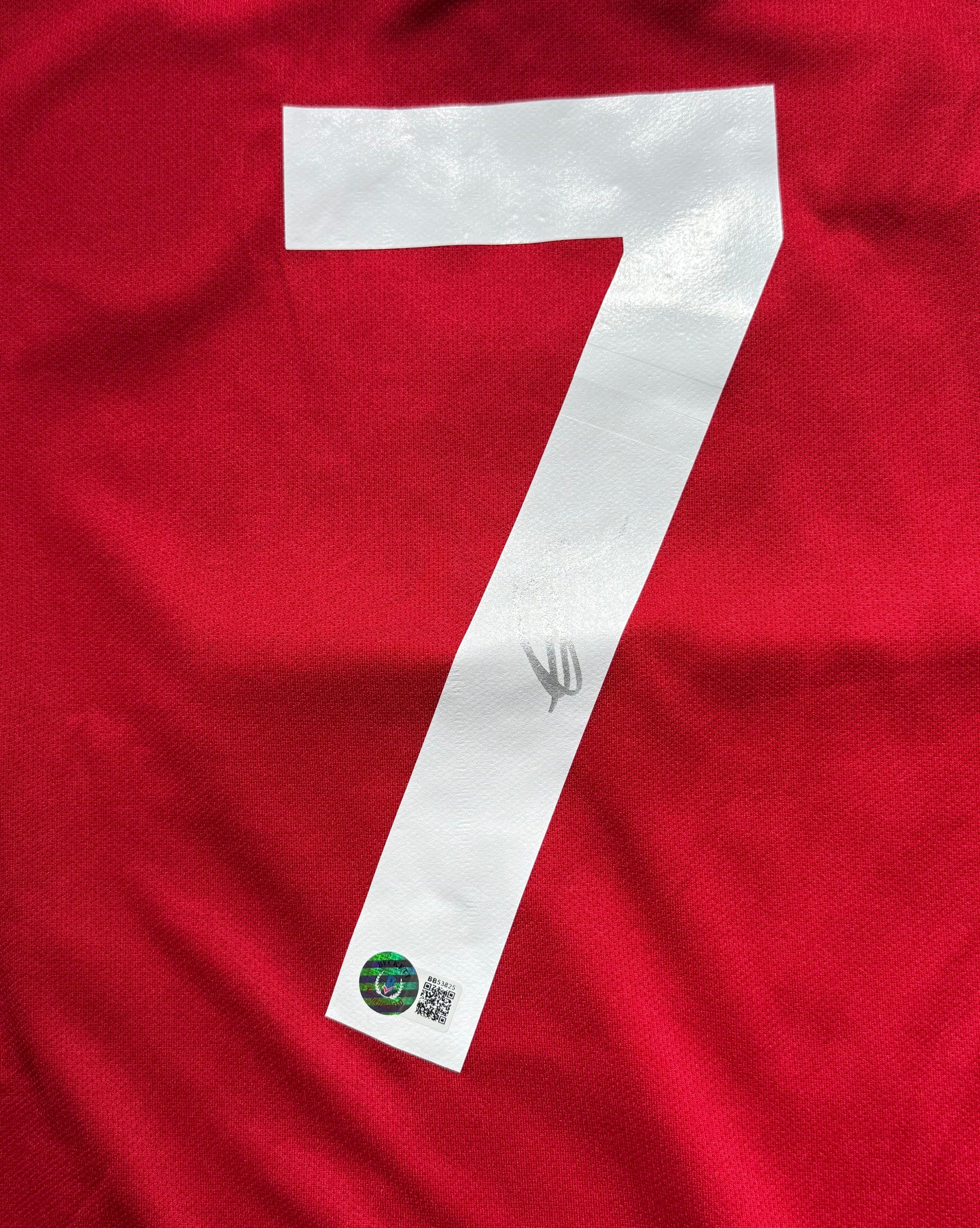 Maillot Domicile signe par Mason Mount Manchester United  FC 2023-24 certifie par Beckett authentic-signatures