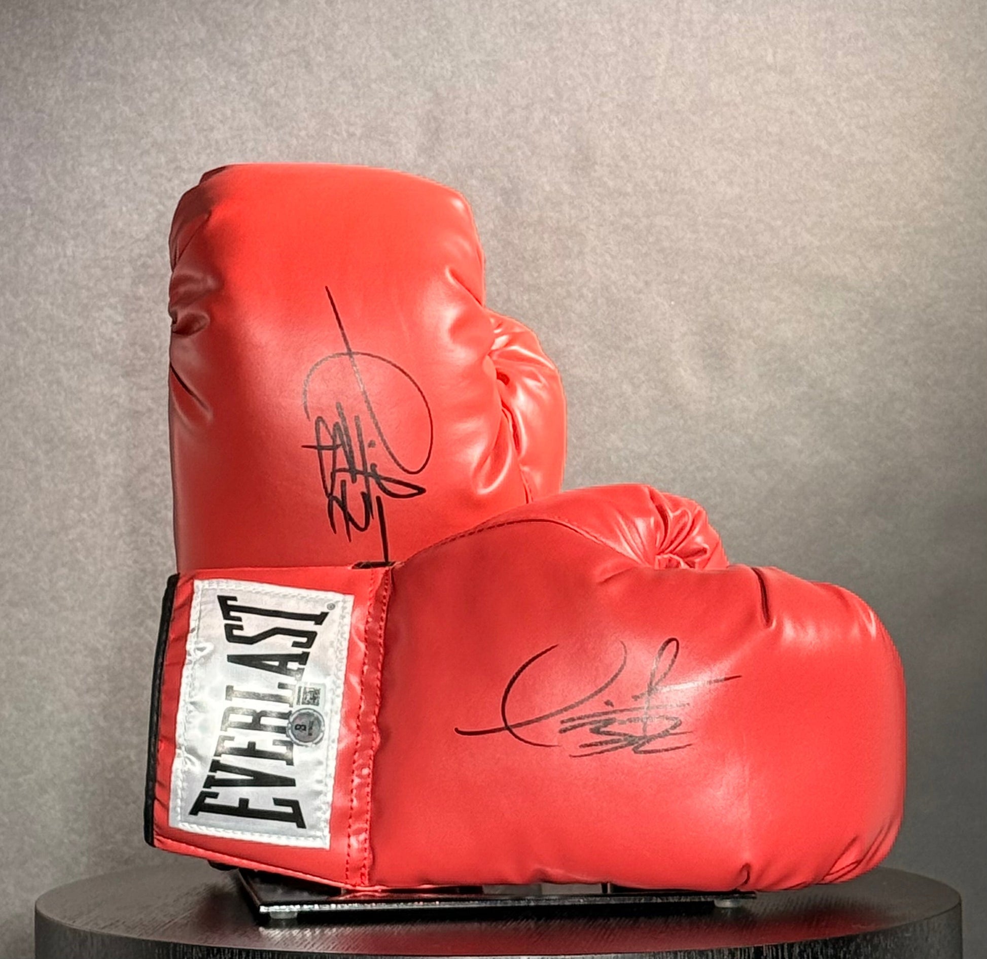 Authentique Paire de Gants de Boxe EVERLAST signée par Deontay Wilder et certifiée par BECKETT authentic-signatures