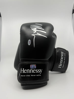 Mike Tyson, paire de gants Hennessy signée, certifiée par PSA et Mike Tyson