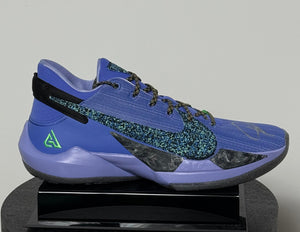 Chaussure Droite signee par Giannis Antetokounmpo certifiee par Beckett authentic-signatures