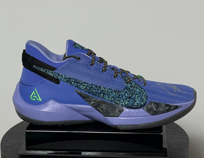Chaussure Droite signee par Giannis Antetokounmpo certifiee par Beckett authentic-signatures