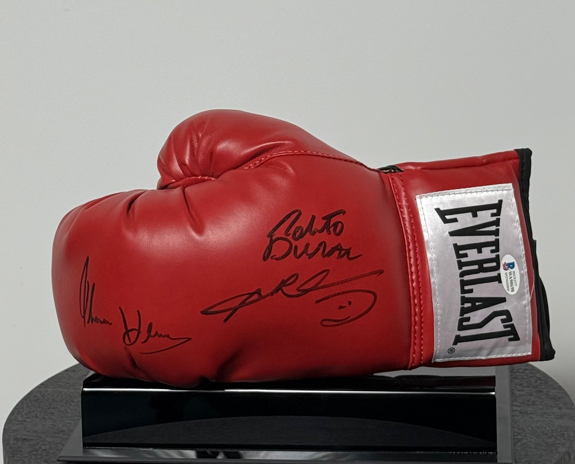 RARE Gant de Boxe Triple signature Thomas Hearns, Roberto Duran, Ray Sugar Leonard certifie par Beckett authentic-signatures
