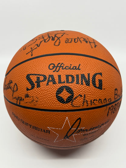 11 joueurs dont Michael Jordan et Scottie Pippen, ballon 1987-88 Authentique Chicago Bulls signé, certifié par Beckett