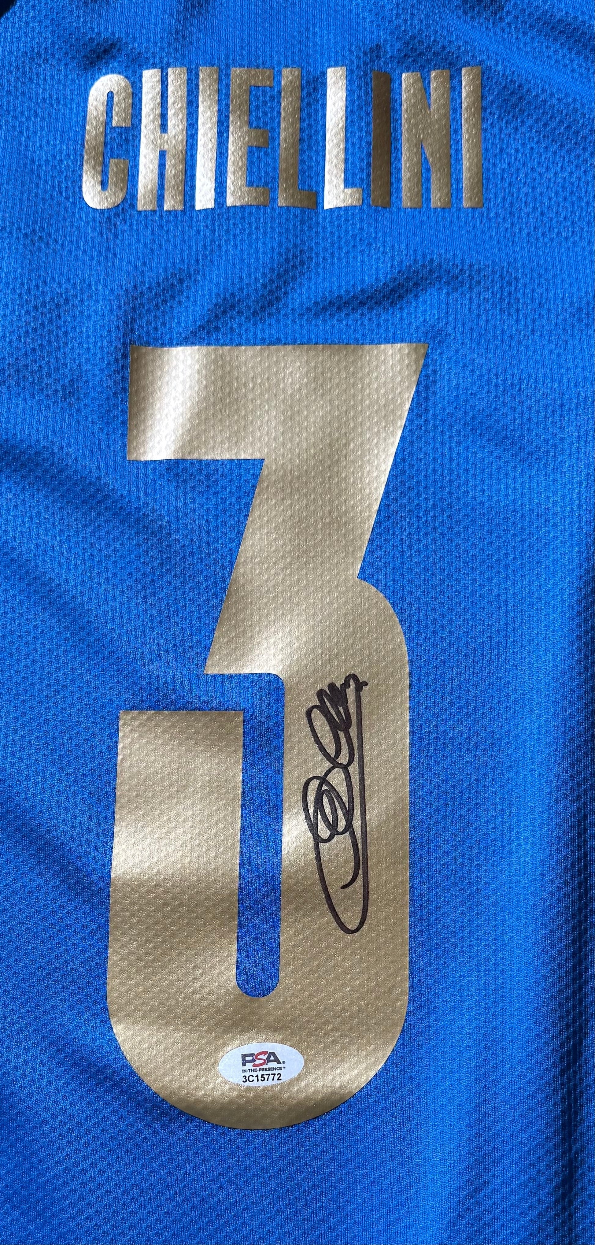 Maillot Domicile Edition Euro 2016 Equipe Italie  signe par Giorgio Chiellini et Certifie par Beckett authentic-signatures