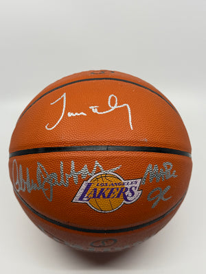 Kareem Abdul Jabbar, James Worthy et Magic Johnson, ballon Showtime Lakers Basketball Authentique signé, certifié par Fanatics