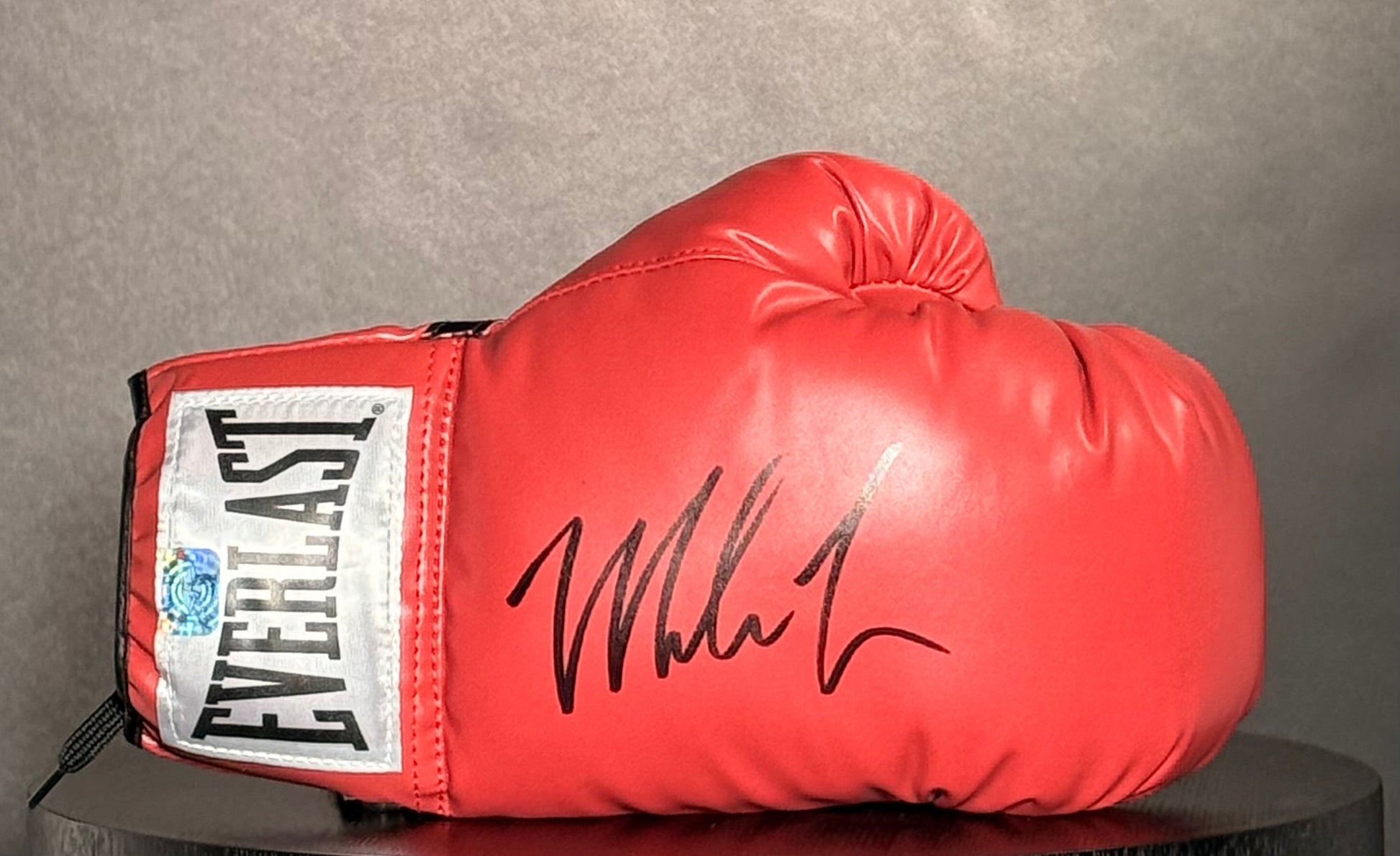 Authentique Gant de boxe Droit EVERLAST signe par Mike Tyson et certifie par Mike Tyson authentic-signatures