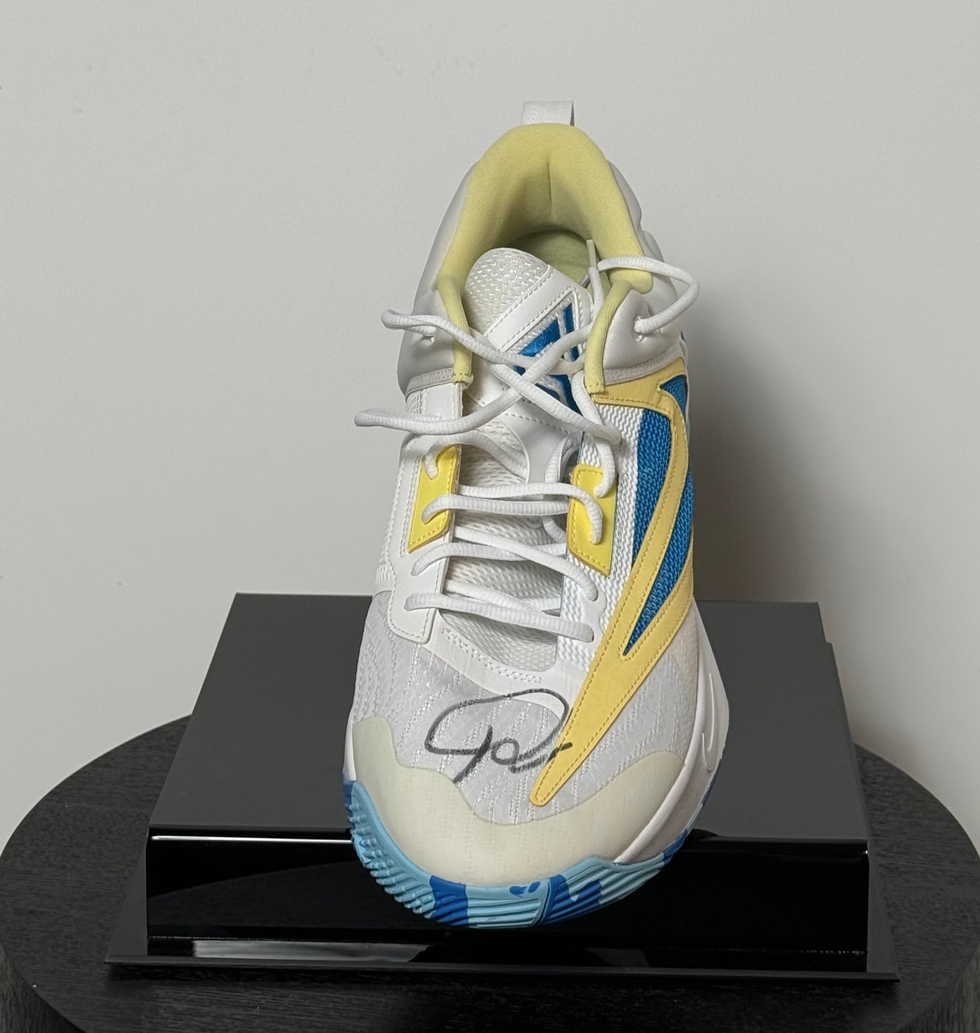 Chaussure Gauche signee par Giannis Antetokounmpo certifiee par Beckett authentic-signatures