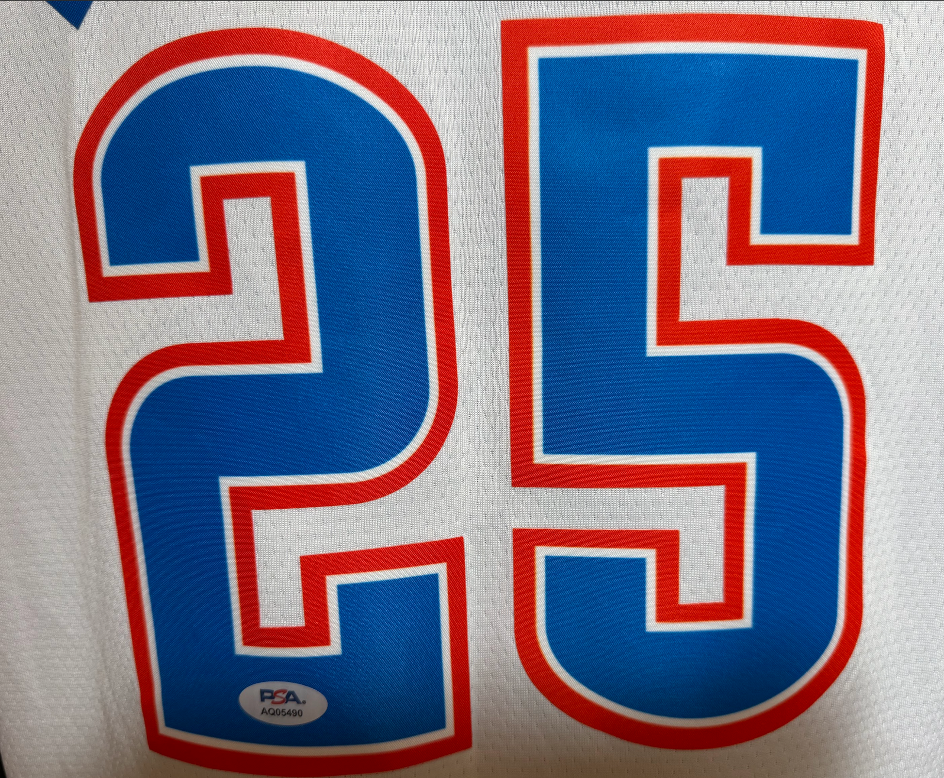 Maillot Authentique Domicile  signe "NBA CHAMP 25" tous les joueurs de OKC Thunder certifie par PSA authentic-signatures