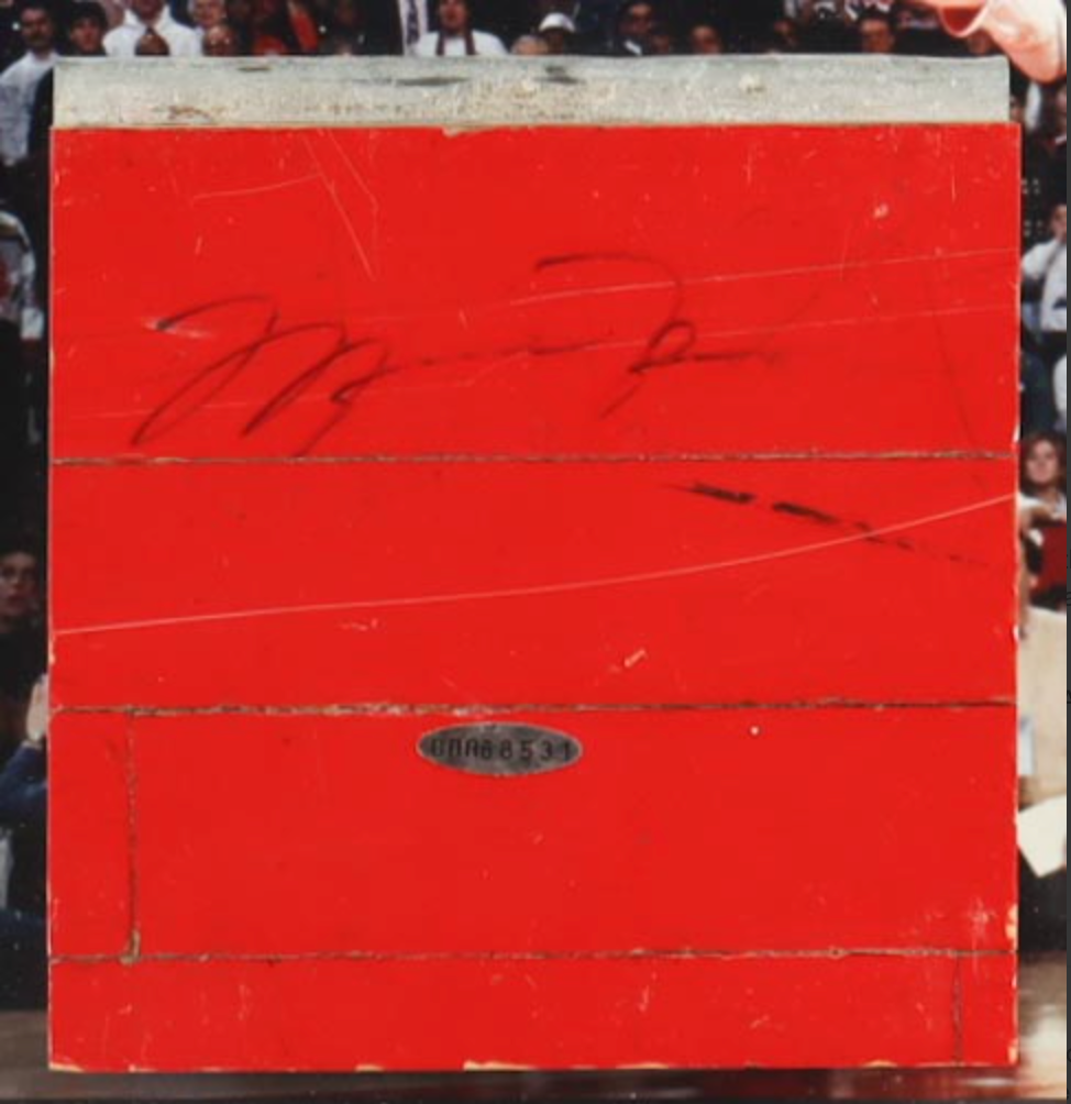 Piece de La Raquette du Chicago Stadium signee par Michael Jordan er certifiee par Upper Deck authentic-signatures