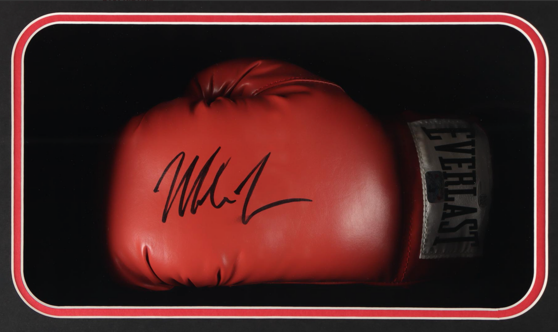 Cadre Gant de Boxe signe par Mike Tyson certifie par JSA et Mike Tyson authentic-signatures