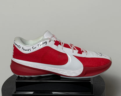 Chaussure Droite signee par Giannis Antetokounmpo certifiee par Beckett authentic-signatures