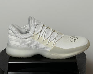 Chaussure Droite signee par James Harden et certifiee par Beckett authentic-signatures