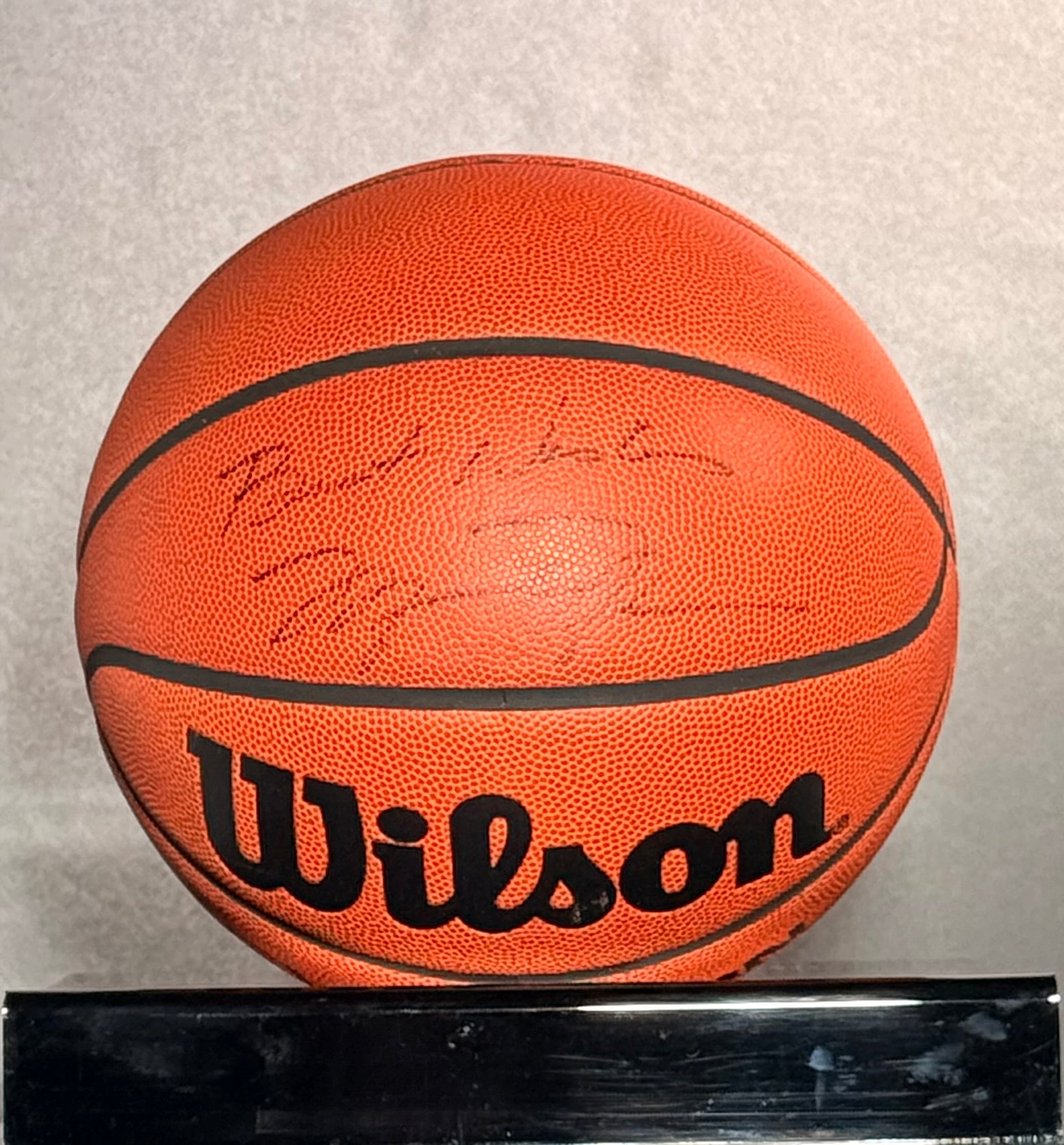 Basketball "Best Wishes" signe par Michael Jordan certifie par Beckett authentic-signatures