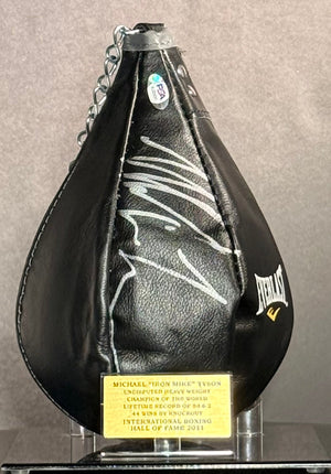 Authentique Poire de Vitesse ou Speed-bag signee par Mike Tyson et certifiée par Mike Tyson authentic-signatures