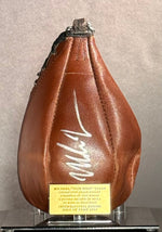 Authentique Poire de Vitesse ou Speed-bag signée par Mike Tyson et certifiée par Mike Tyson authentic-signatures