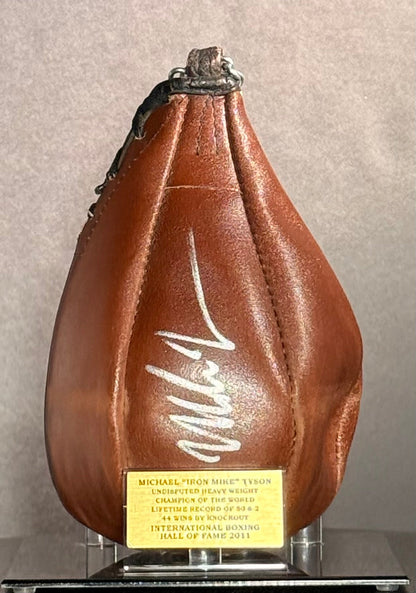 Authentique Poire de Vitesse ou Speed-bag signée par Mike Tyson et certifiée par Mike Tyson authentic-signatures