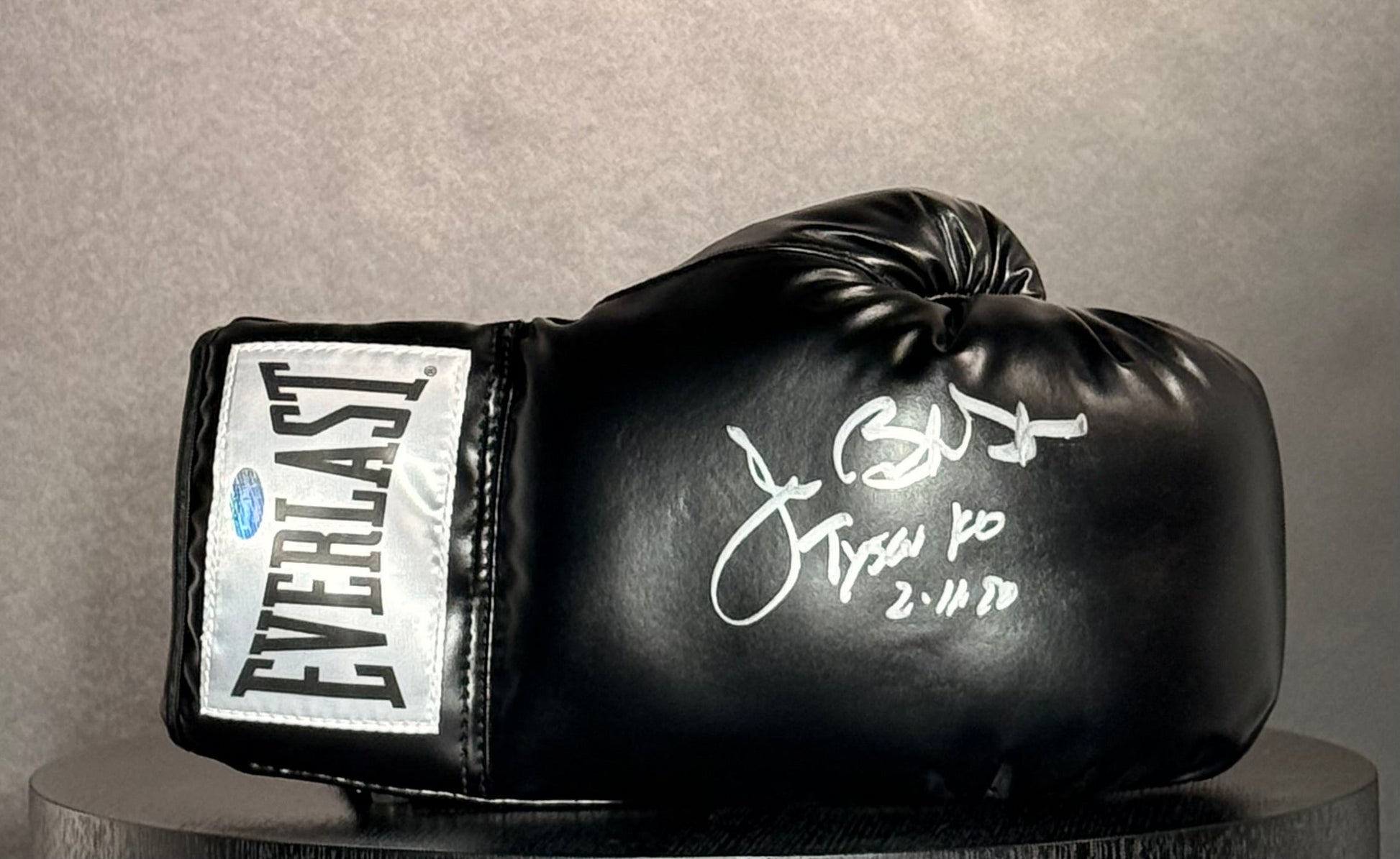 "TYSON KO 2-11-90" Gant Droit EVERLAST signé par James"Buster"Douglas  certifiée par SCHWARTZ authentic-signatures