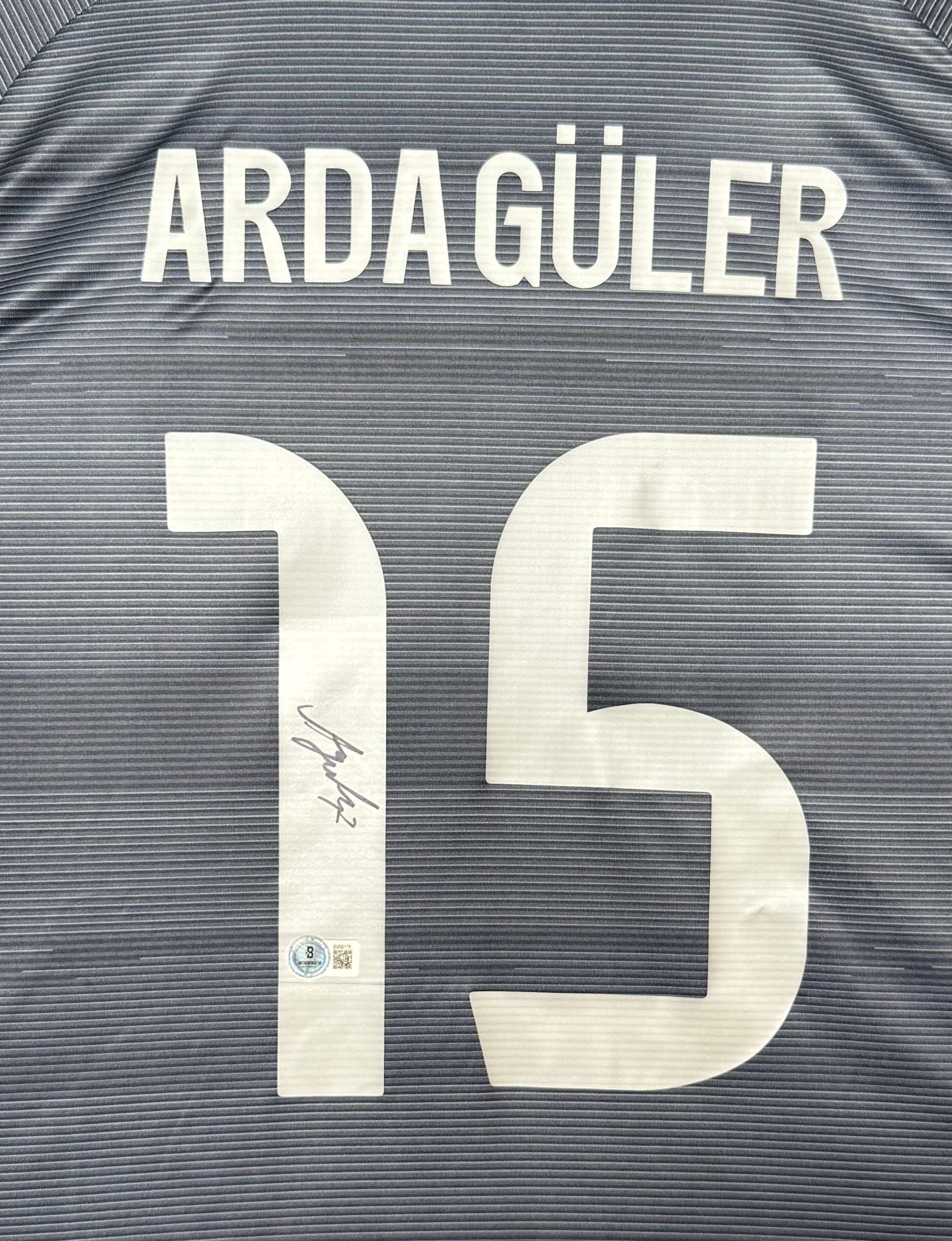 Maillot Exterieur Real Madrid 2025-26 signe par Arda Guler Certifié par Beckett authentic-signatures