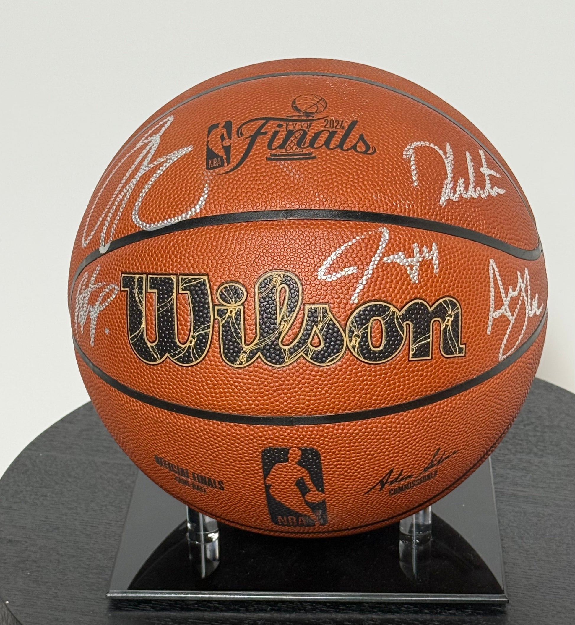 Rare Basketball signe  par Jrue Holiday,Derrick White, Jaylen Brown, Jayson Tatum et Al Horfordet certifie par Fanatics authentic-signatures