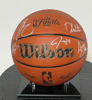 Rare Basketball signe  par Jrue Holiday,Derrick White, Jaylen Brown, Jayson Tatum et Al Horfordet certifie par Fanatics authentic-signatures
