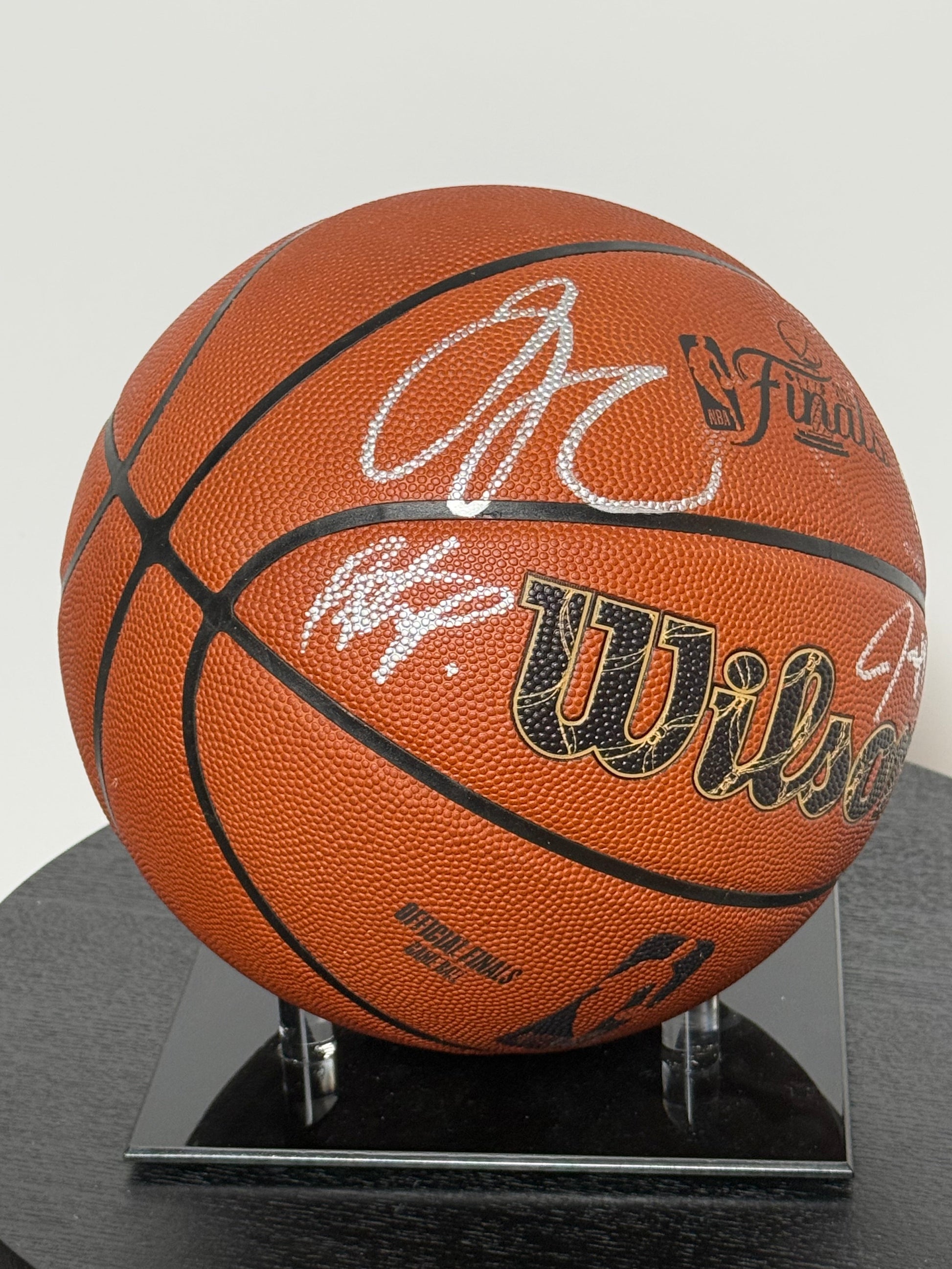 Rare Basketball signe  par Jrue Holiday,Derrick White, Jaylen Brown, Jayson Tatum et Al Horfordet certifie par Fanatics authentic-signatures