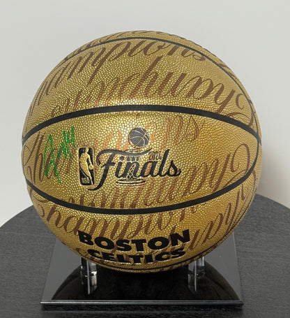 Rare Basketball NBA FINALS  signe par Jrue Holiday Certifie par Fanatics authentic-signatures