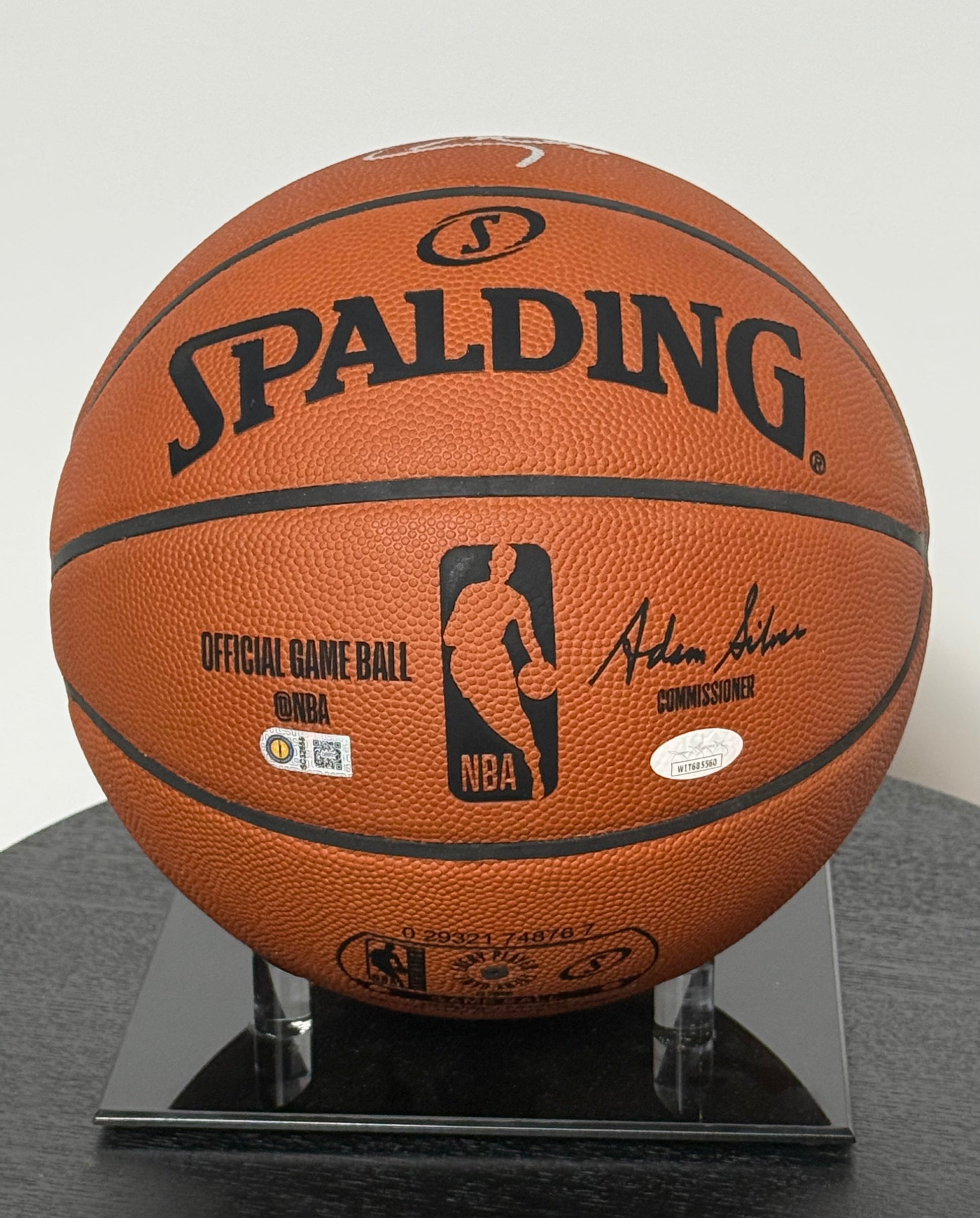 Basketball Authentique signé par Stephen Curry et certifie par Beckett et Stephen Curry authentic-signatures