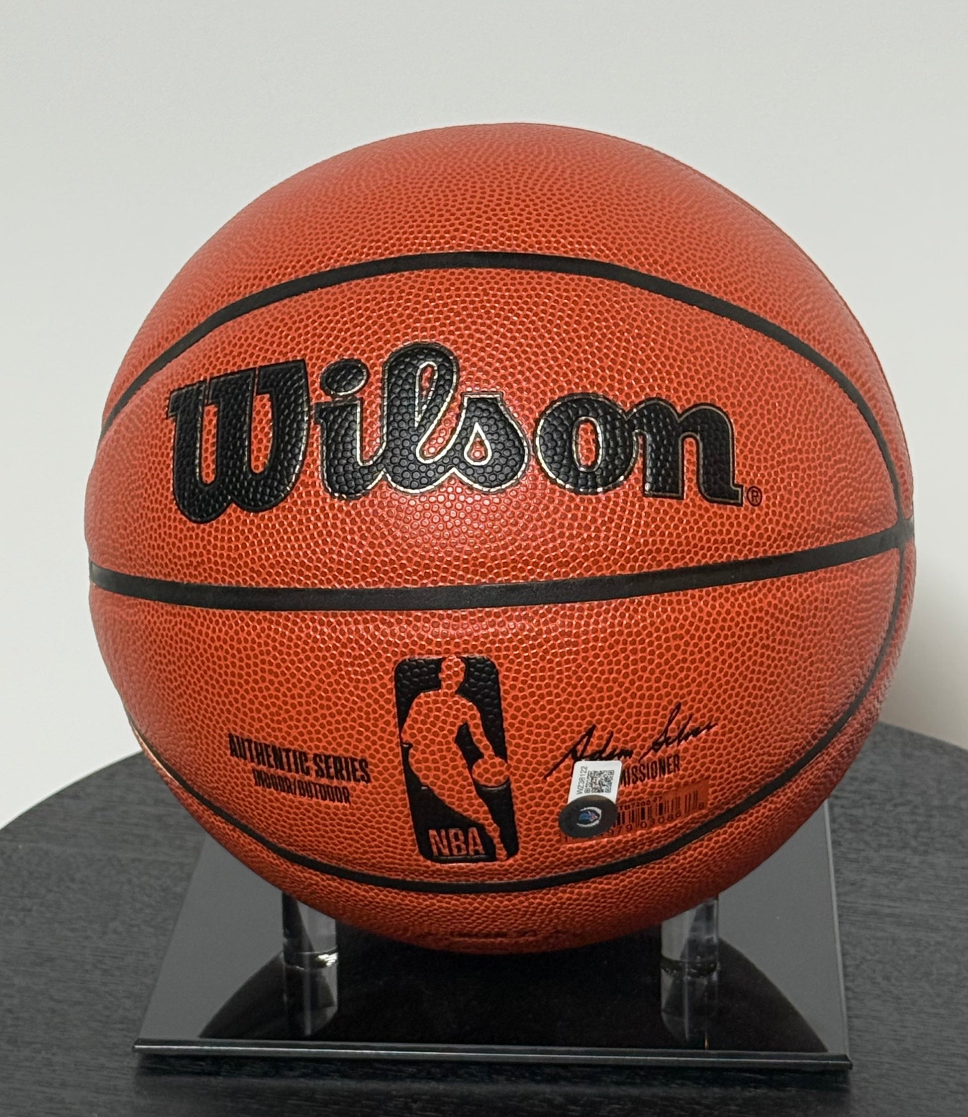 Basketball Authentique signe par Trae Young et certifie par Beckett authentic-signatures