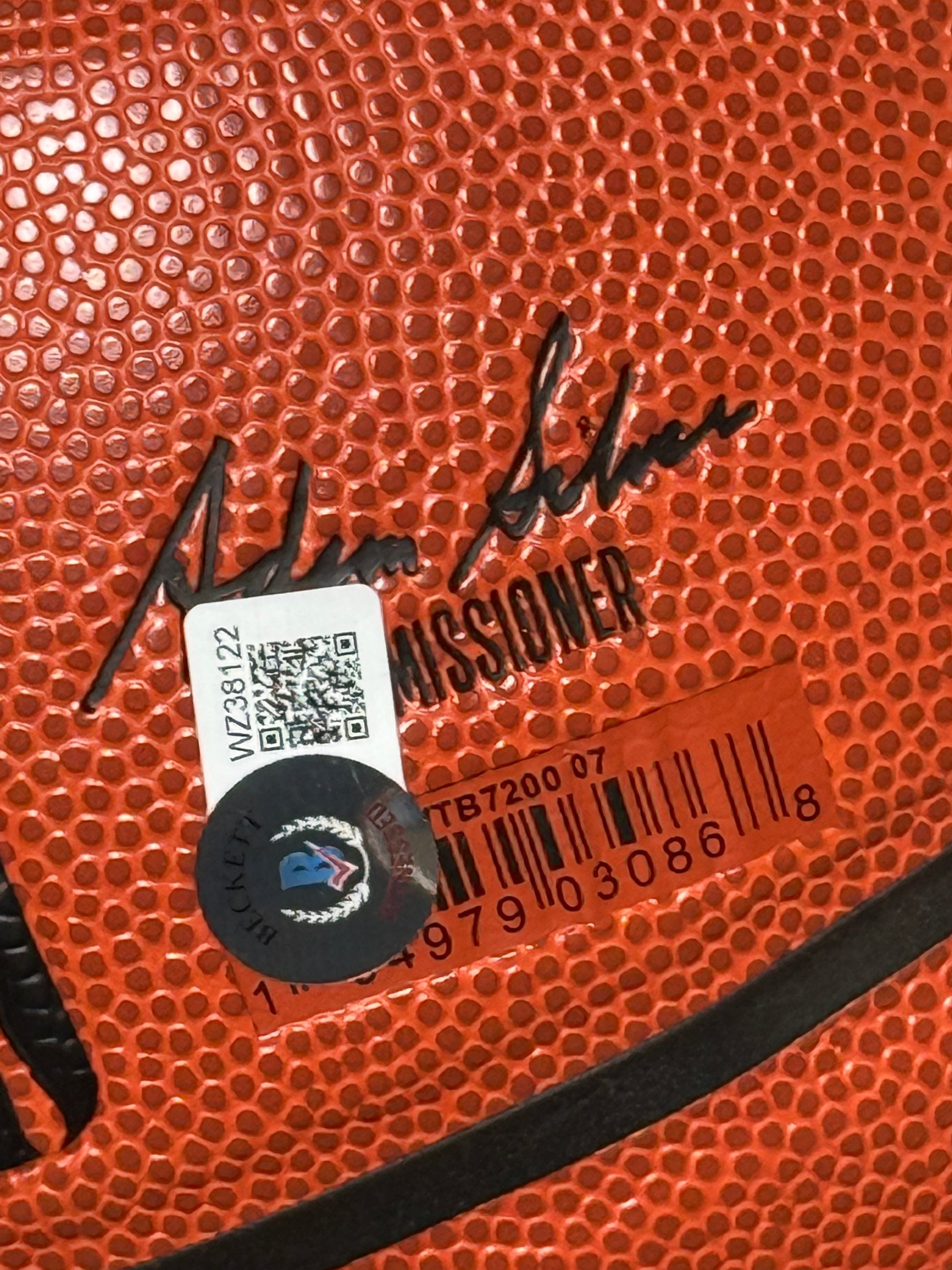 Basketball Authentique signe par Trae Young et certifie par Beckett authentic-signatures