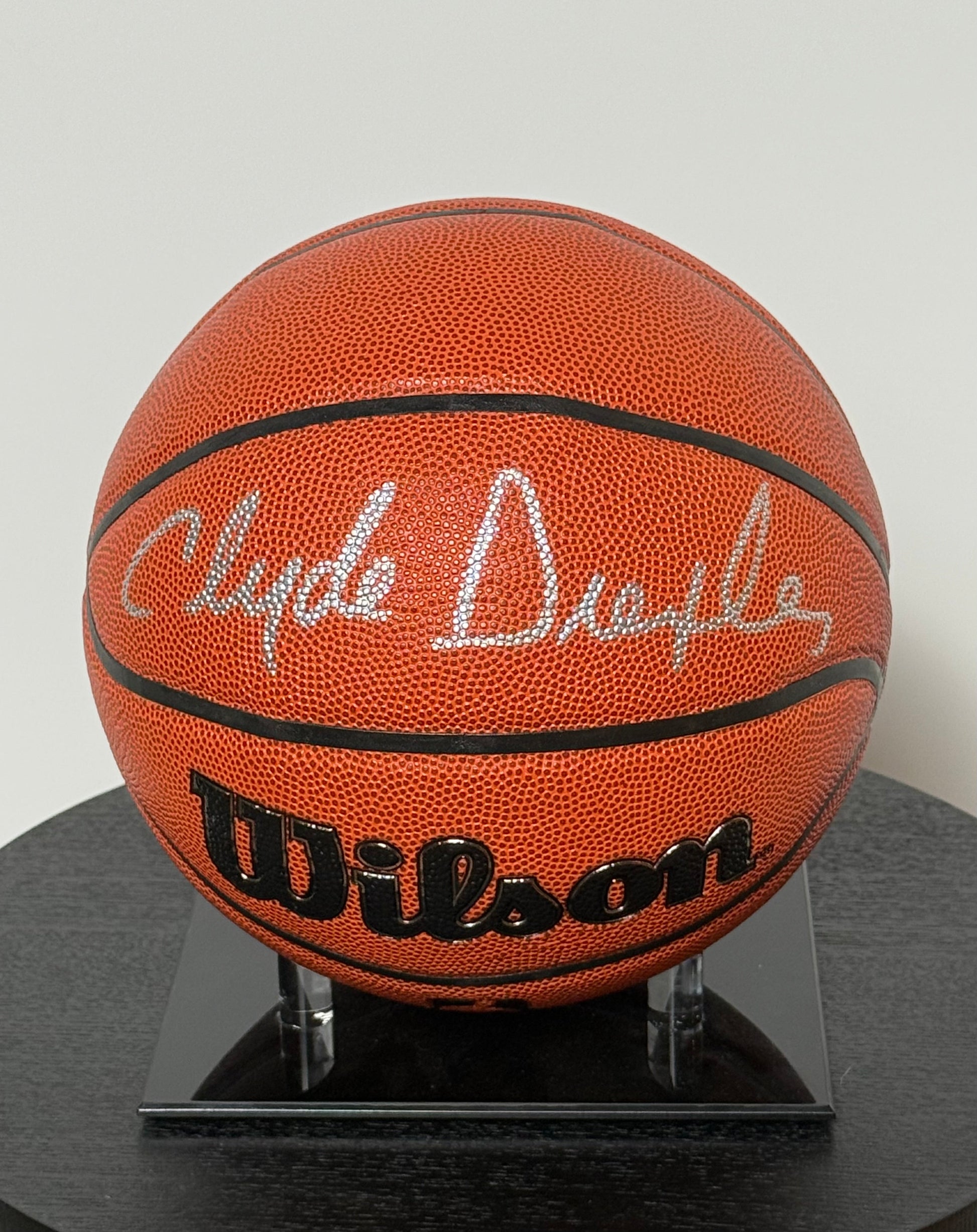 Basketball Authentique signe par Clyde Drexler et certifie par Beckett authentic-signatures
