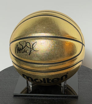 Basketball "Morten Gold" signe par Magic Johnson et certifie par Beckett authentic-signatures