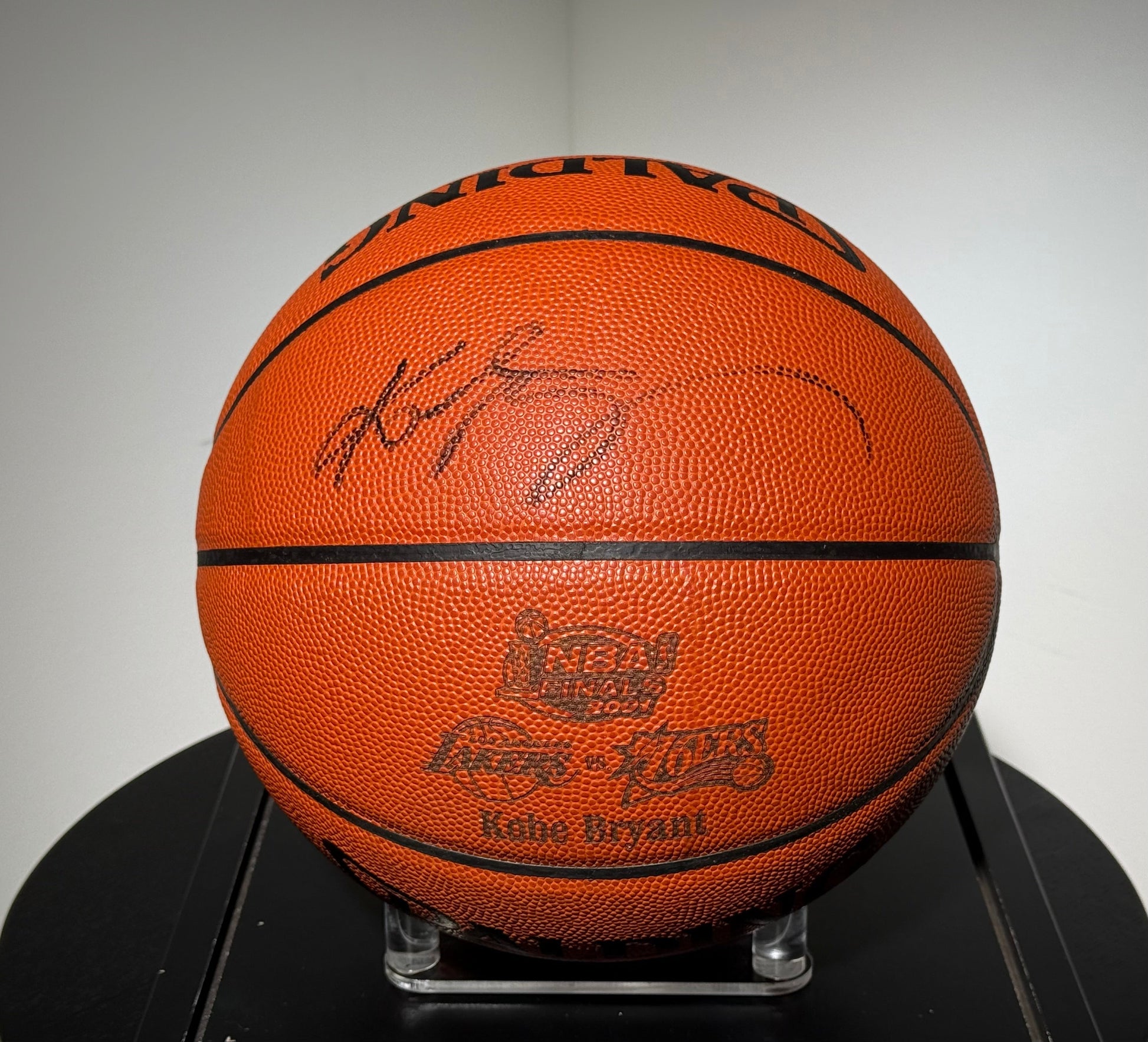 Basketball Finals NBA 2001 signe par Kobe Bryant certifie par Beckett et PSA authentic-signatures