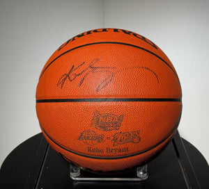 Basketball Finals NBA 2001 signe par Kobe Bryant certifie par Beckett et PSA authentic-signatures