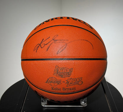 Basketball Finals NBA 2001 signe par Kobe Bryant certifie par Beckett et PSA authentic-signatures