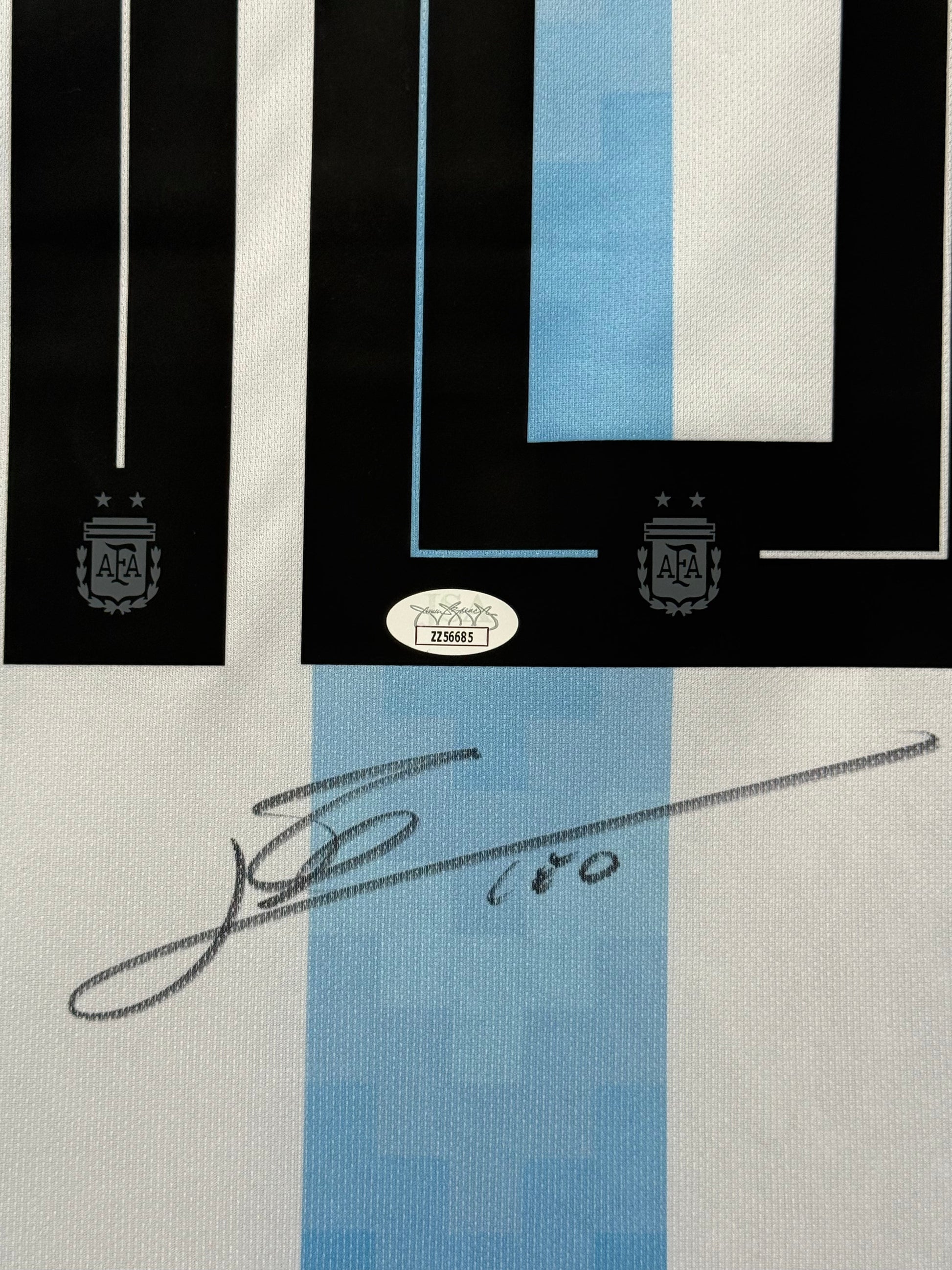 Maillot Domicile Equipe d'Argentine Edition Coupe du Monde 2022 signe par Lionel Messi et Certifie par Beckett authentic-signatures