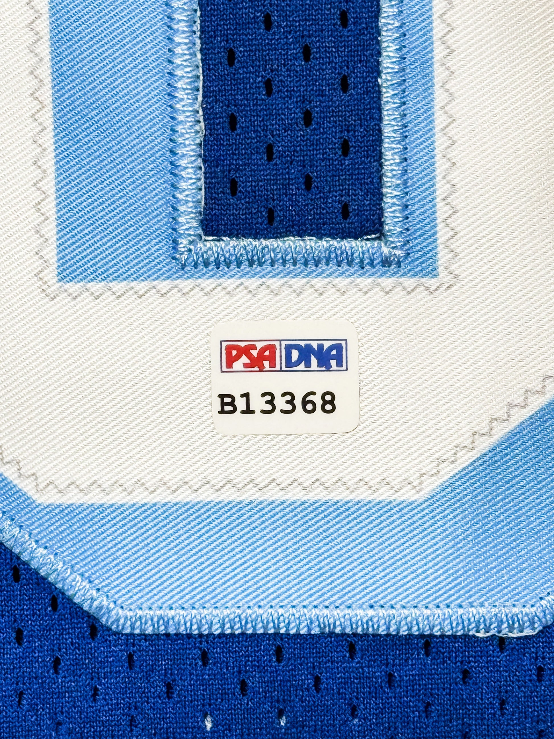Maillot année de rookie throwback  du maillot alternatif bleu des Los Angeles Lakers signé par Kobe Bryant et certifié par PSA authentic-signatures