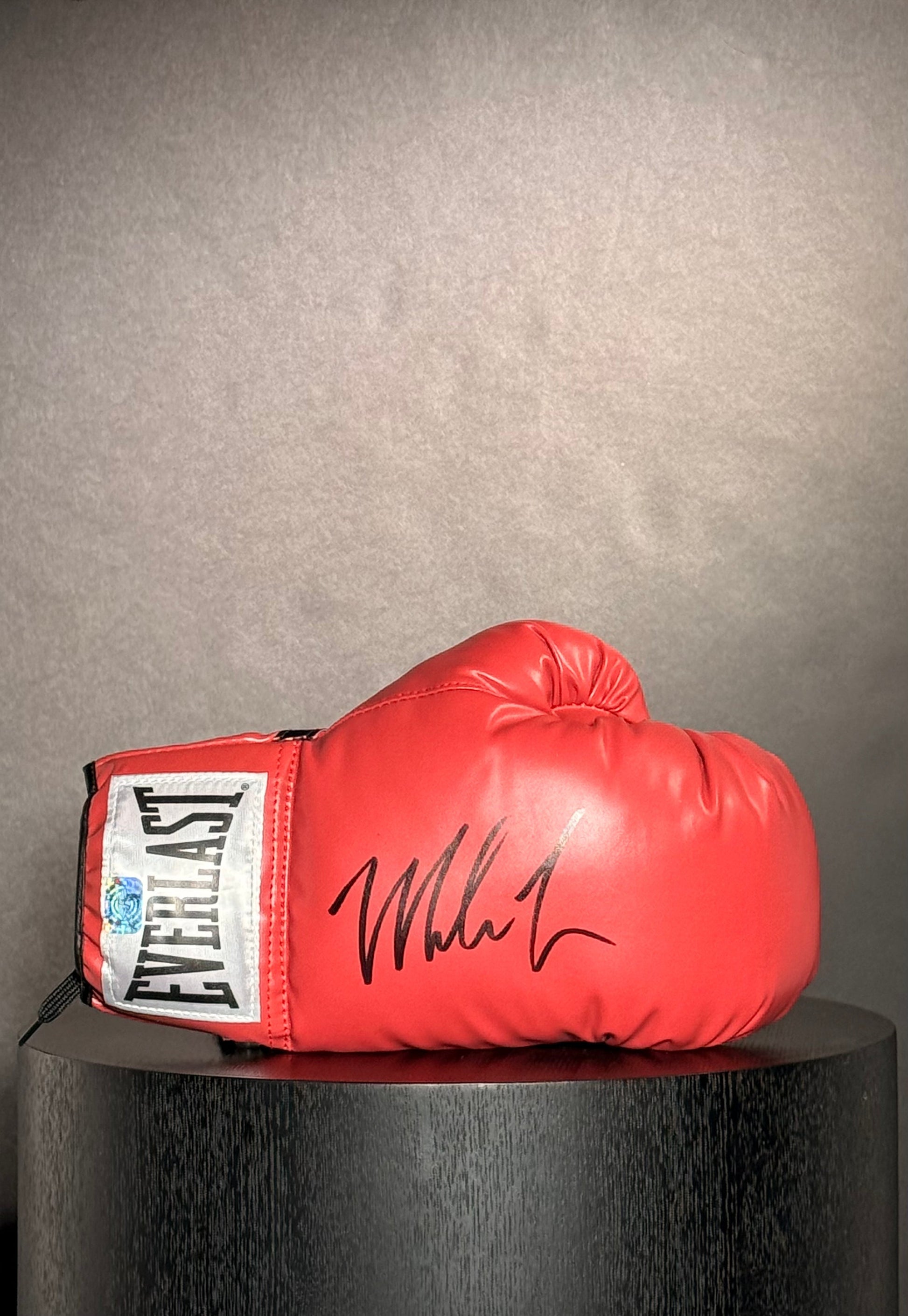 Authentique Gant de boxe Droit EVERLAST signe par Mike Tyson et certifie par JSA et PSA authentic-signatures