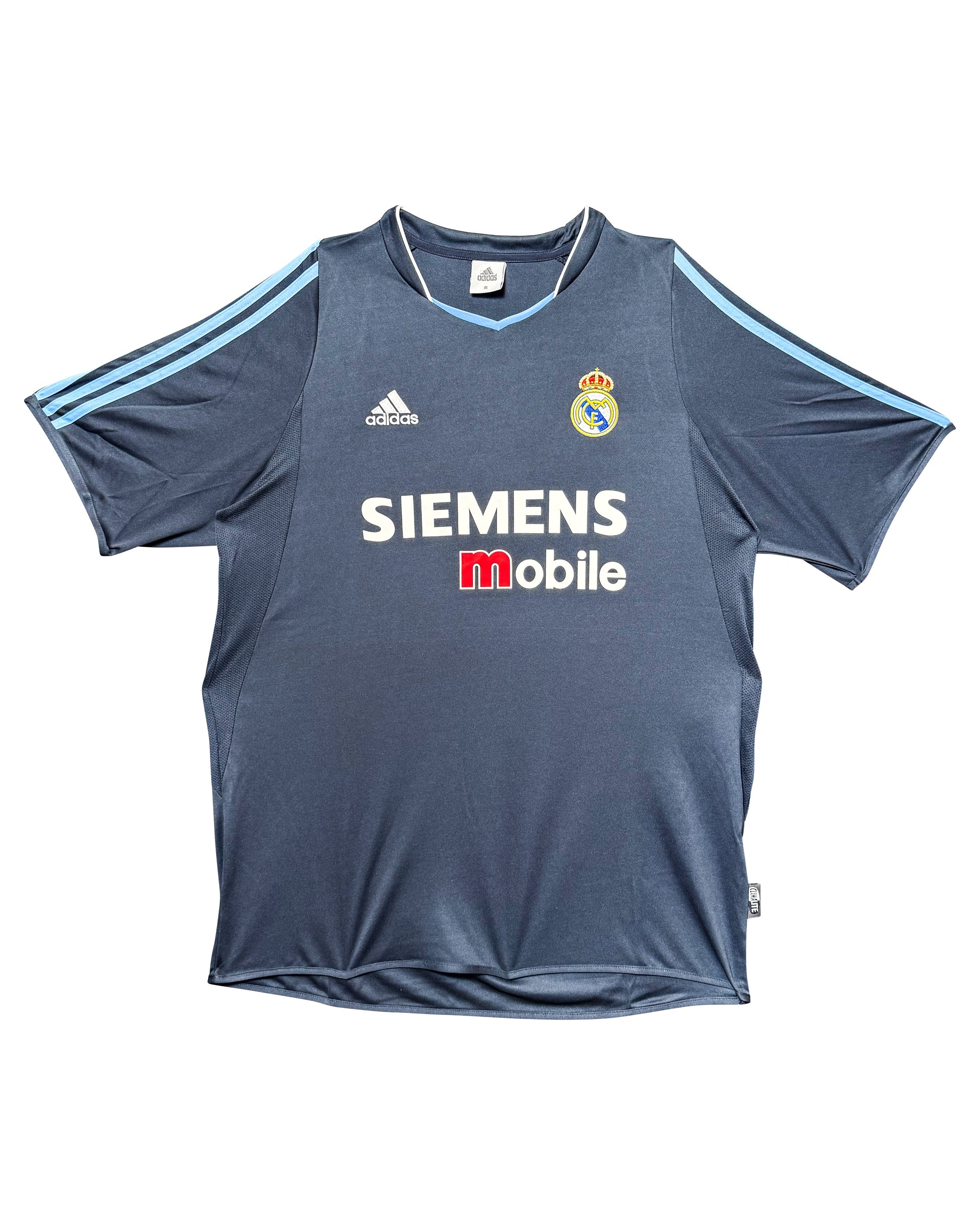 Maillot Exterieur Real Madrid CF 2005-06 signe par Zinedine Zidane Certifié par Beckett authentic-signatures