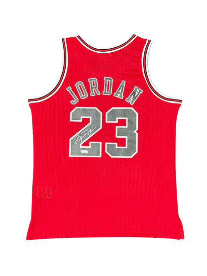 Maillot Mitchell and Ness 1997-98 'LAST DANCE' Chicago BULLS signé par Michael Jordan  et certifié par PSA authentic-signatures