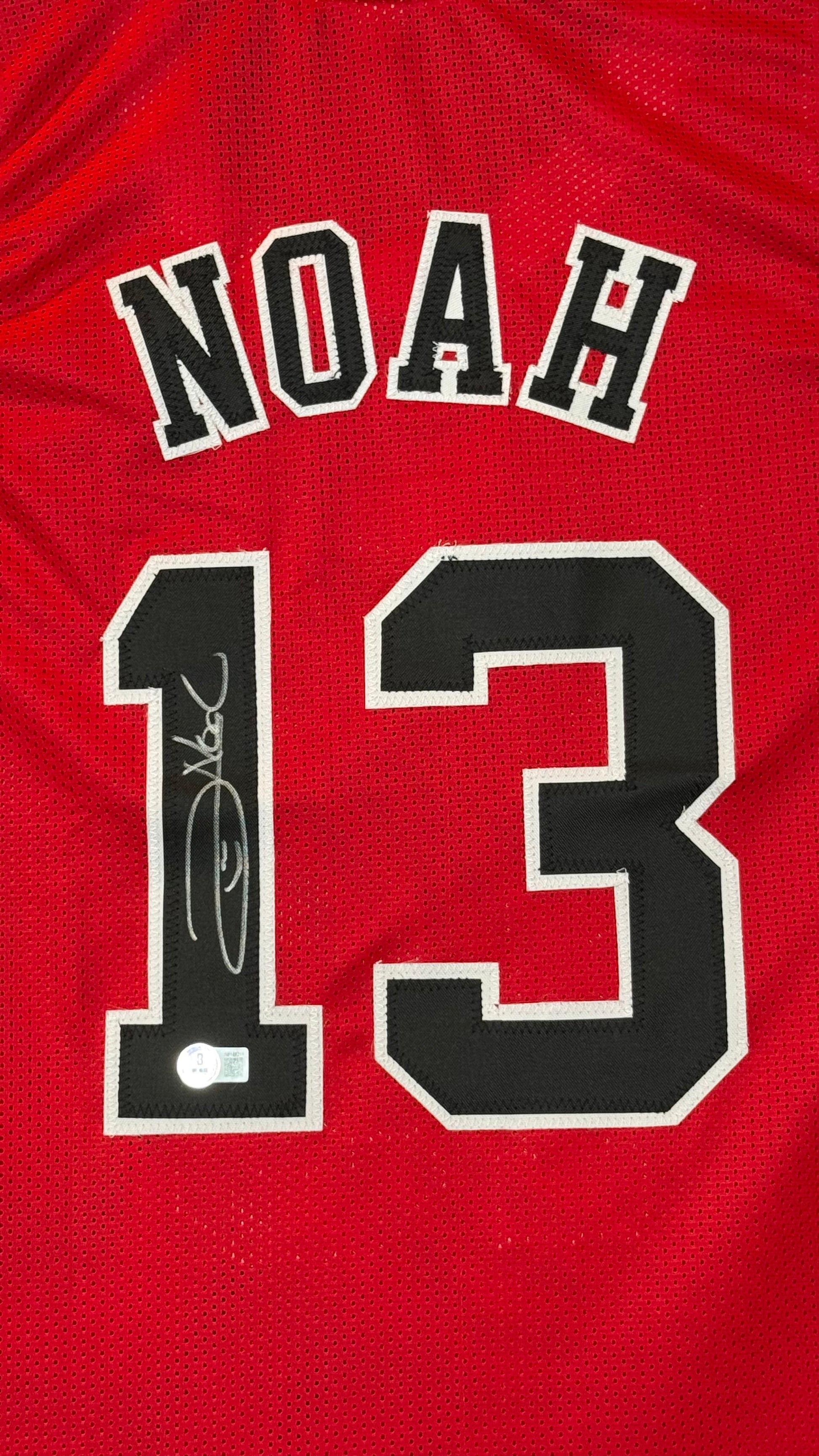 Maillot Custom Chicago BULLS signé par Joakim Noah et certifié parBeckett authentic-signatures
