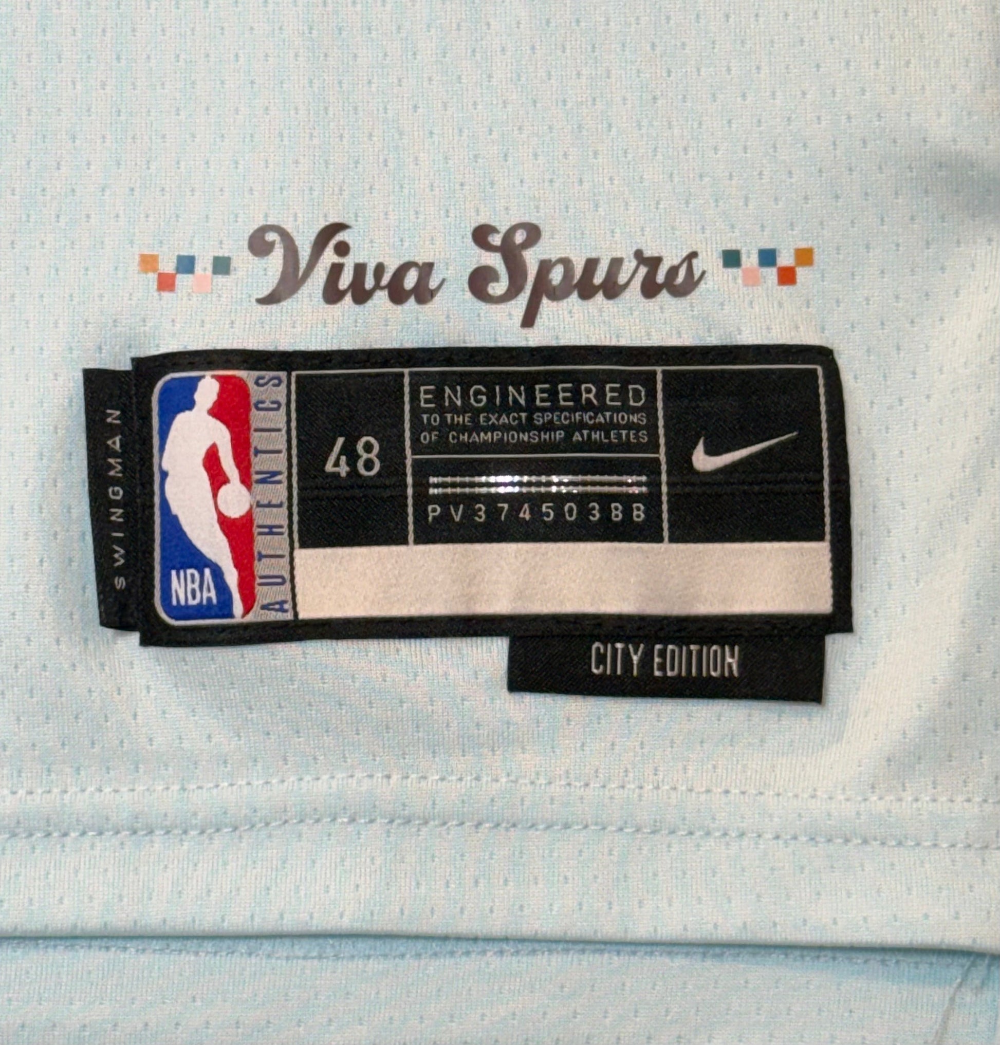 Maillot Swingman San Antonio Spurs City Edition signé par De'Aaron FOX et certifié par JSA authentic-signatures