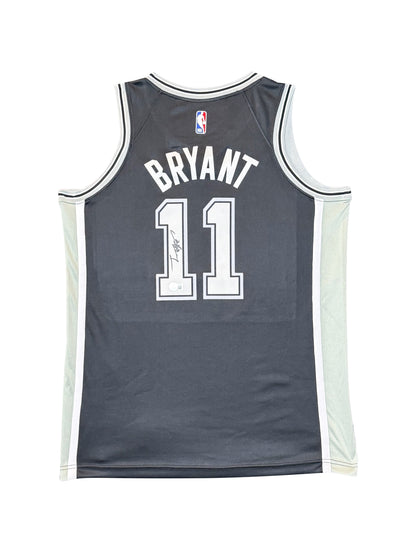 Maillot Swingman City Edition san Antonio Spurs signé par Carter BRYANT et certifié par BECKETT authentic-signatures