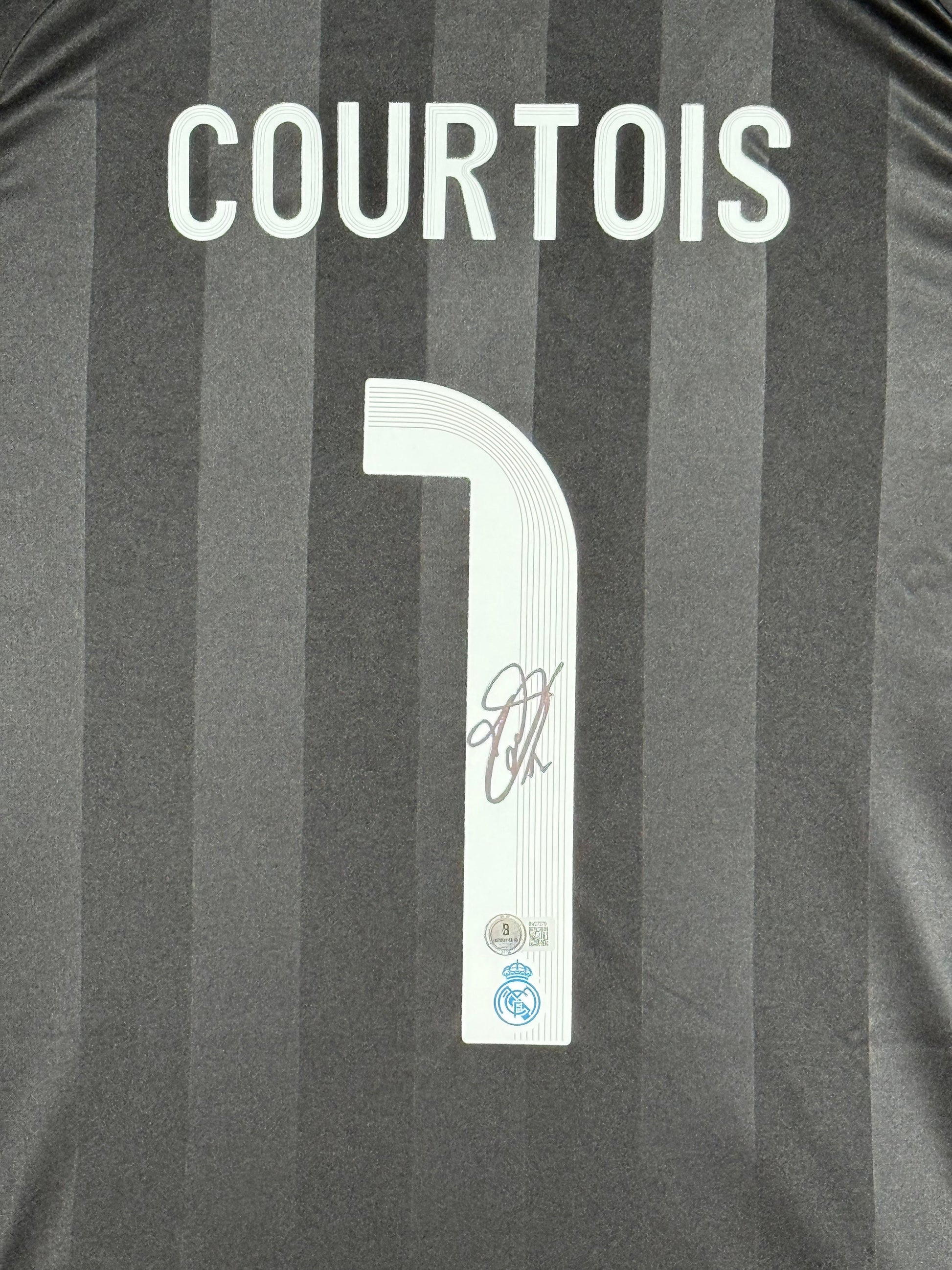 Maillot Authentique Real Madrid signé par Thibault Courtois et certifié par beckett authentic-signatures