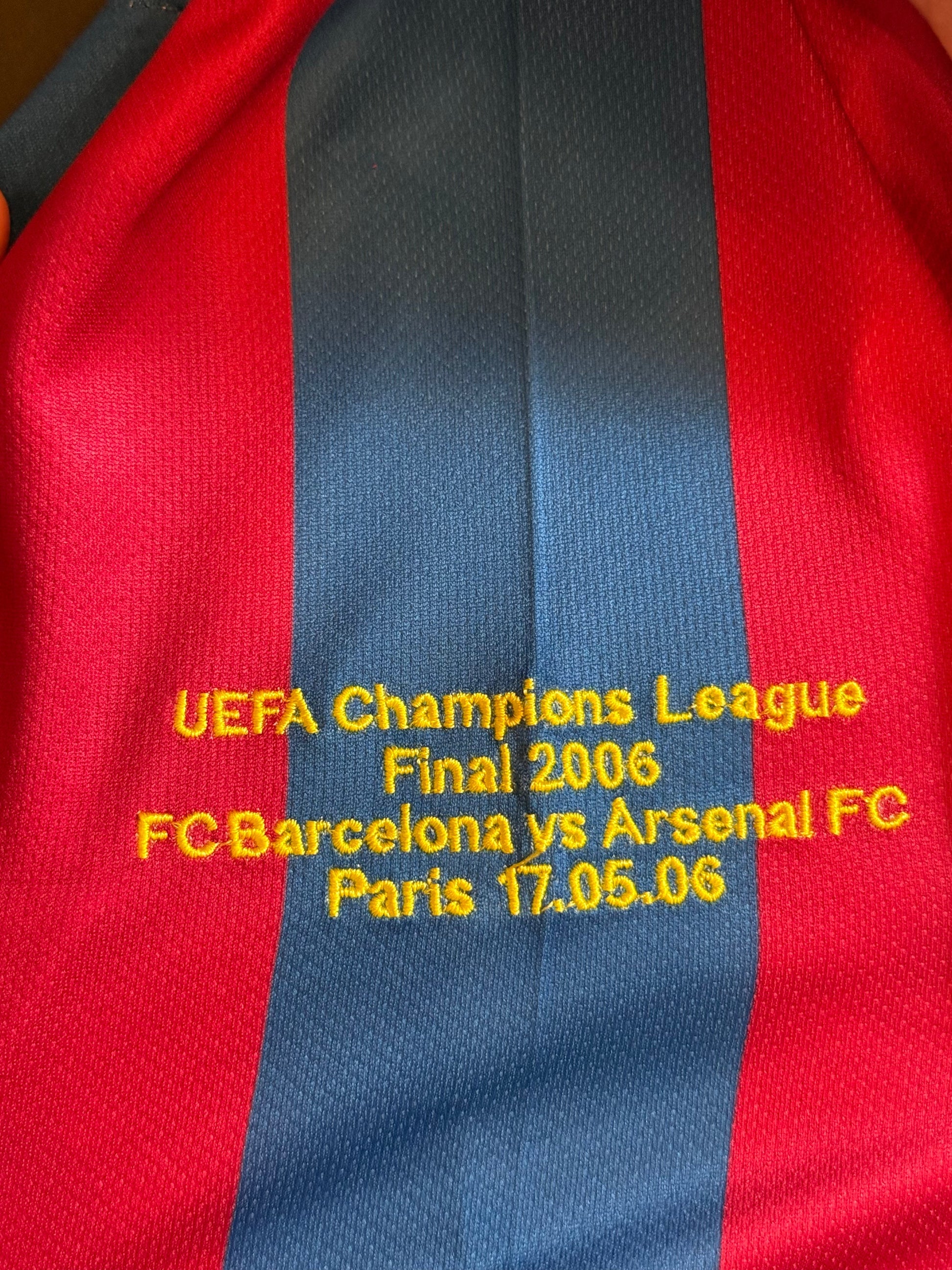 Maillot Authentique FC Barcelone Finale Champions League 2006 signé par Ronaldinho et certifié par Beckett authentic-signatures