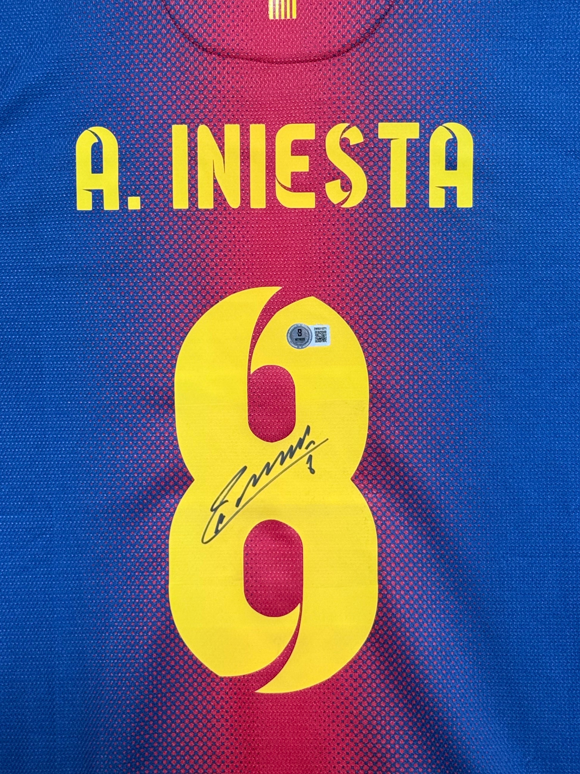 Maillot Authentique FC Barcelone saison 2012-2013 signé par Andres Iniesta et certifié par Beckett authentic-signatures